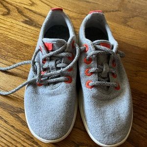 Size 6 Womens Allbirds. Super comfortable and in great shape